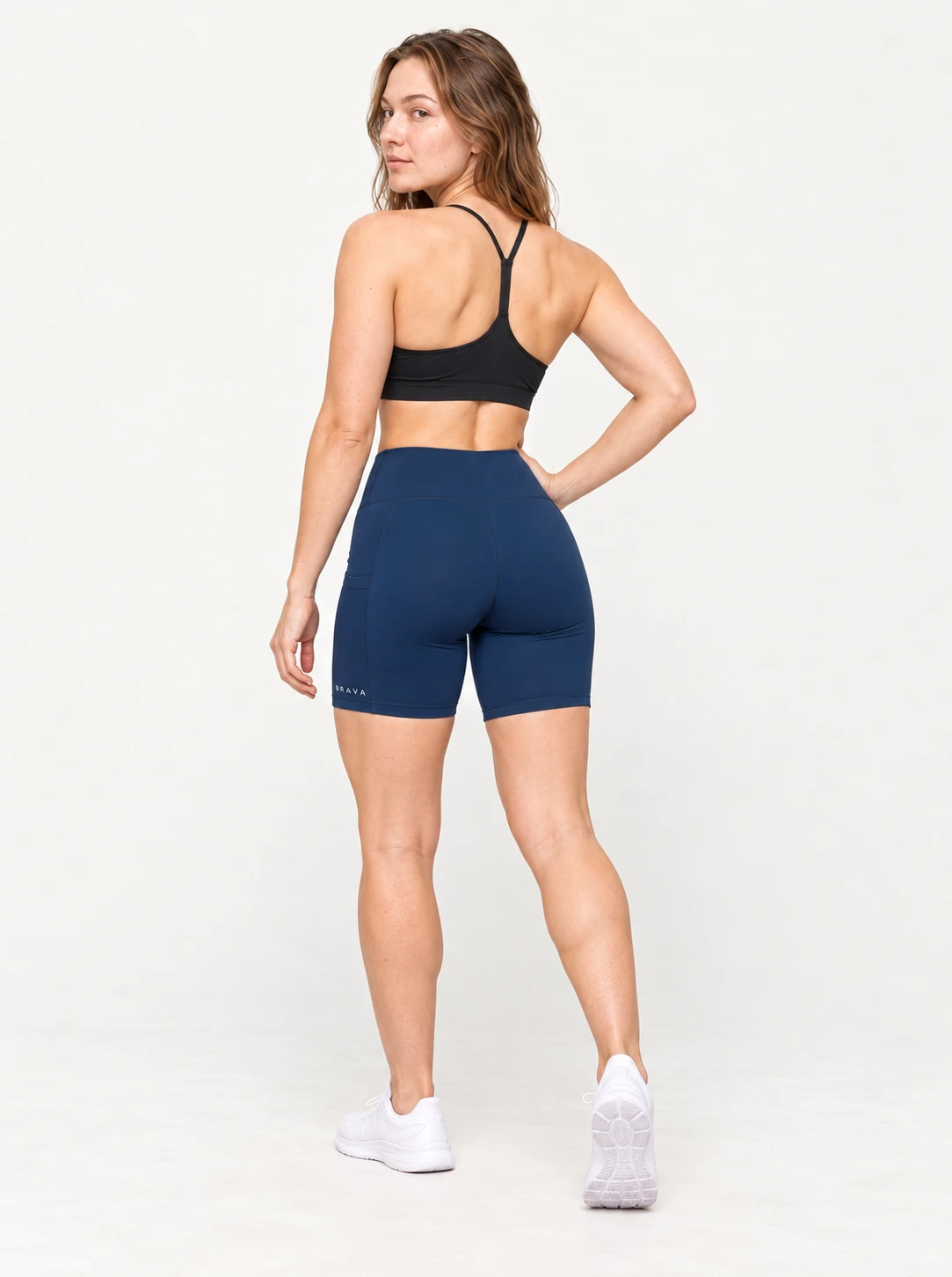 Imagem ilustrativa — Shorts Corrida BRAVA na cor Azul Marinho, vista de costas.